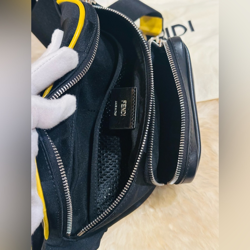 ๐ฅ FENDI BELTBAG BUMBAG CROSSBODY BAG w/ Dust Bag Size W 11โ X H 5.5โ - Picture 3 of 17